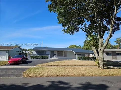 210 SW 68th Blvd, Pembroke Pines, FL 33023