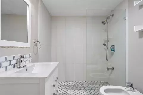 Bath - 881 Hialeah Dr, Hialeah, FL 33010 photo 2 of 3