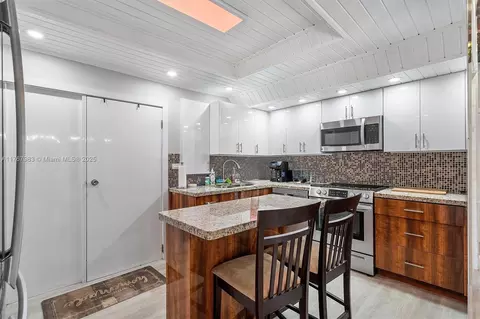 Kitchen - 881 Hialeah Dr, Hialeah, FL 33010 photo 2 of 4