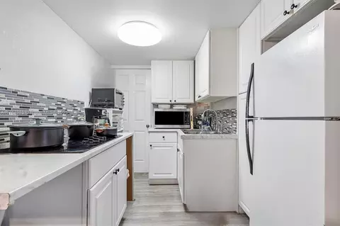Kitchen - 881 Hialeah Dr, Hialeah, FL 33010 photo 4 of 4