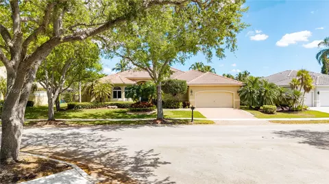 2678 Meadowood Dr, Weston, FL 33332