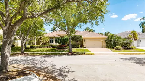 2678 Meadowood Dr, Weston, FL 33332