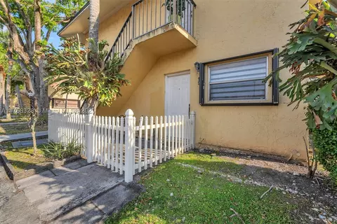 15699 SW 73rd Cir Ter #1-9, Miami, FL 33193