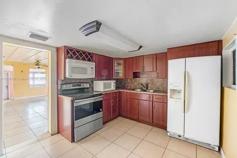 623 E 55th St, Hialeah, FL 33013 photo 10