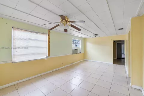 623 E 55th St, Hialeah, FL 33013 photo 4