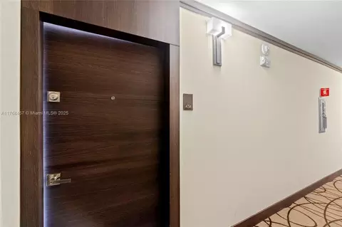20505 E Country Club Dr #434, Aventura, FL 33180