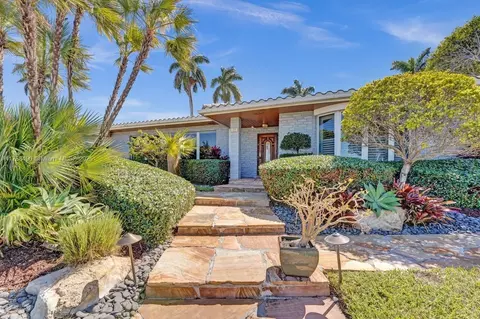 1200 S Southlake Dr, Hollywood, FL 33019
