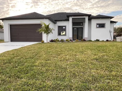 2122 NE 14th Pl, Cape Coral, FL 33909
