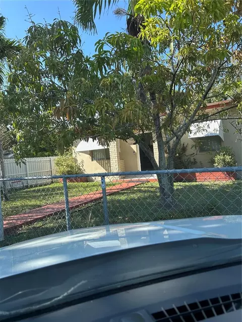 6371 SW 34th St, Miami, FL 33155
