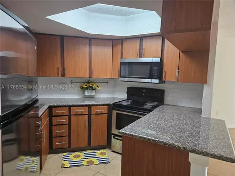 8323 Lake Dr #503, Doral, FL 33166