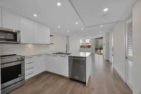 Kitchen - 1901 Brickell Ave #B2304, Miami, FL 33129 photo 2 of 6