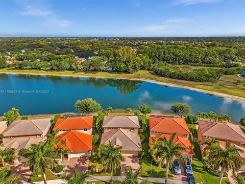 4425 Banyan Trails Dr, Coconut Creek, FL 33073