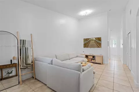 2731 SE 17th Ave #211, Homestead, FL 33035