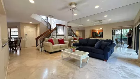 3308 Old Oak Ln #1003, Hollywood, FL 33021