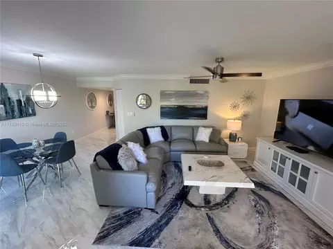 275 Palm Ave #D205, Jupiter, FL 33477