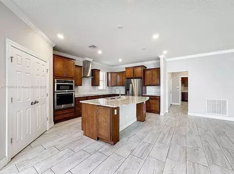 Kitchen - 5647 Barletta Dr, Saint Cloud, FL 34771 photo 7 of 8