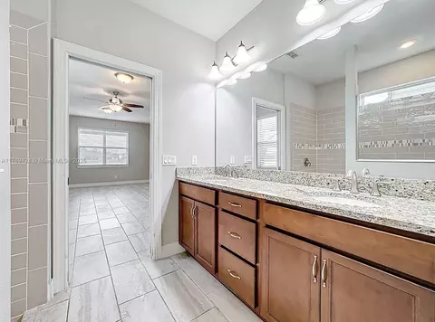 Bath - 5647 Barletta Dr, Saint Cloud, FL 34771 photo 3 of 5