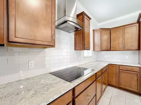 Kitchen - 5647 Barletta Dr, Saint Cloud, FL 34771 photo 4 of 8
