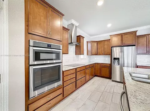 Kitchen - 5647 Barletta Dr, Saint Cloud, FL 34771 photo 3 of 8