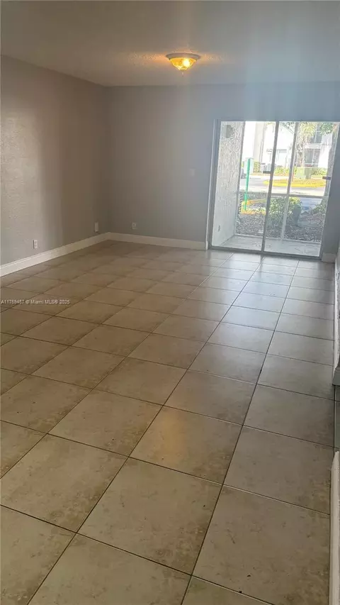 5720 Rock Island Rd #380, Tamarac, FL 33319