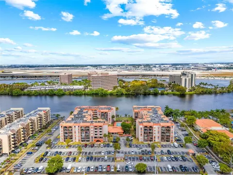 5199 NW 7th St #208, Miami, FL 33126