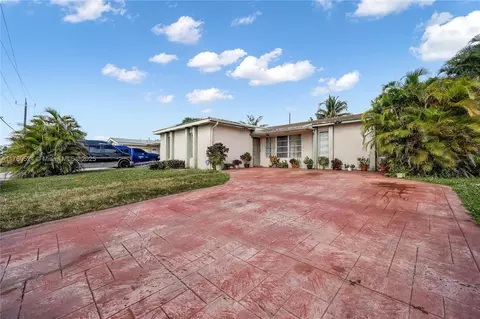 8401 NW 27th Pl, Sunrise, FL 33322