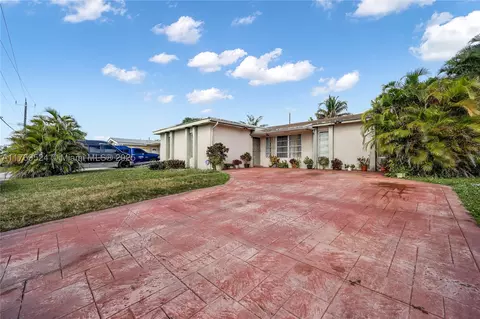 8401 NW 27th Pl, Sunrise, FL 33322