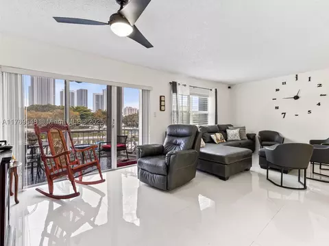 200 Diplomat Pkwy #424, Hallandale Beach, FL 33009