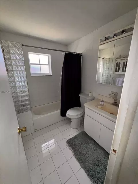Bath - 30 E 59th St, Hialeah, FL 33013 photo 3 of 3