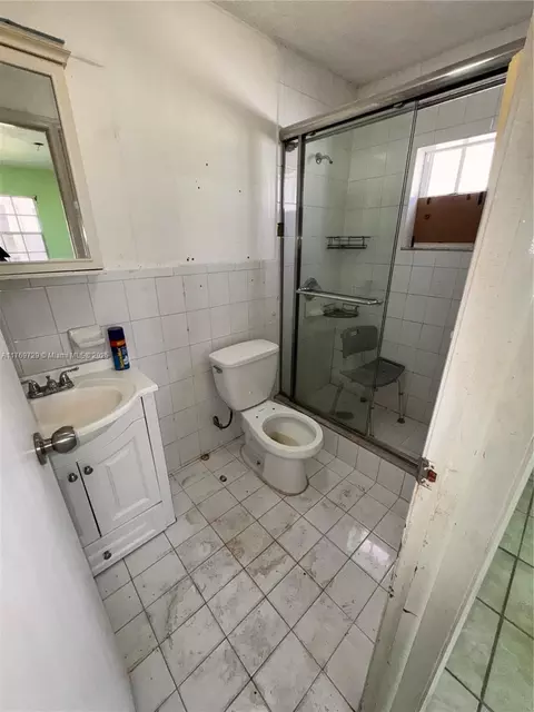 Bath - 30 E 59th St, Hialeah, FL 33013 photo 2 of 3
