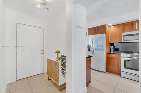 1750 NE 191st St #202-1, Miami, FL 33179