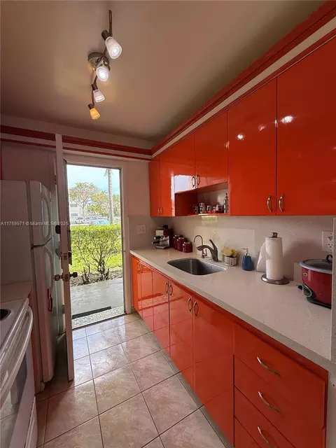 16790 NE 14th Ave #110, Miami, FL 33162