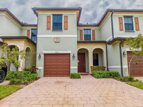 10425 W 32nd Ln #10425, Hialeah, FL 33018