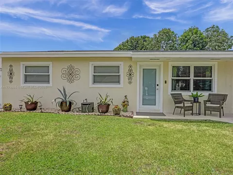 7140 Mcclellan St, Hollywood, FL 33024