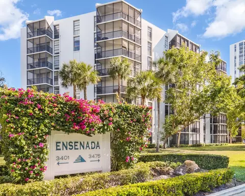 3475 N Country Club Dr #818, Aventura, FL 33180