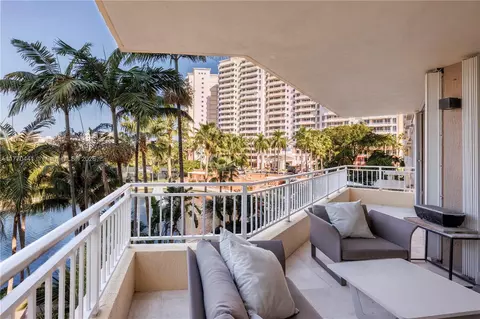 765 Crandon Blvd #307, Key Biscayne, FL 33149