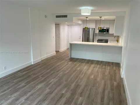 100 Edgewater Dr #101, Coral Gables, FL 33133