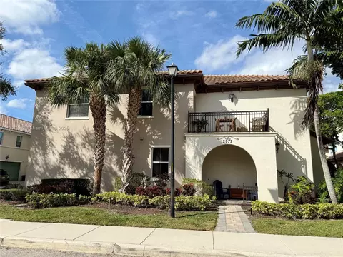 2977 St John Dr, Hollywood, FL 33024