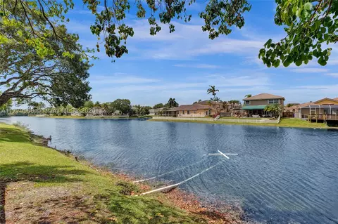 2030 Bayberry Dr #2030, Pembroke Pines, FL 33024