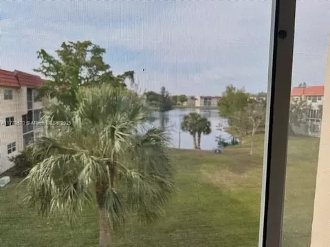 8060 N Sunrise Lakes Dr #302, Sunrise, FL 33322