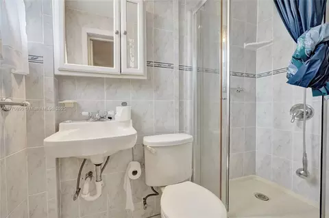 Bath - 1930 NW 132nd St, Miami, FL 33167 photo 1 of 1