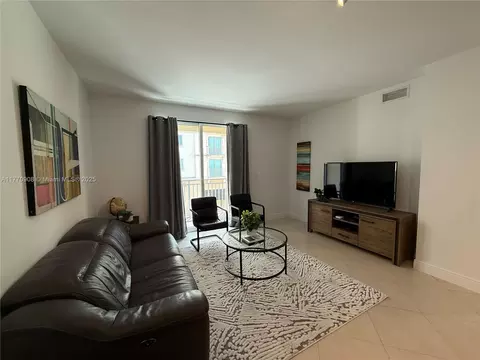 7285 SW 90th St #D212, Miami, FL 33156