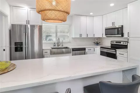 Kitchen - 1990 NE 35th St, Lighthouse Point, FL 33064 photo 2 of 4