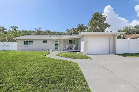 Exterior - 1990 NE 35th St, Lighthouse Point, FL 33064 photo 7 of 7