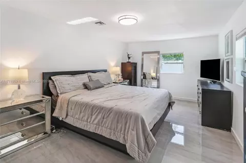 Bedroom - 1990 NE 35th St, Lighthouse Point, FL 33064 photo 1 of 4