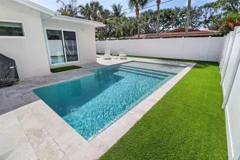 Exterior - 1990 NE 35th St, Lighthouse Point, FL 33064 photo 2 of 7