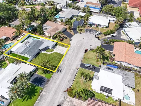 View/Area - 1990 NE 35th St, Lighthouse Point, FL 33064 photo 4 of 6