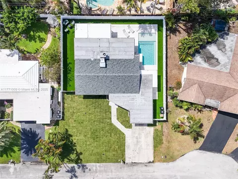 View/Area - 1990 NE 35th St, Lighthouse Point, FL 33064 photo 2 of 6