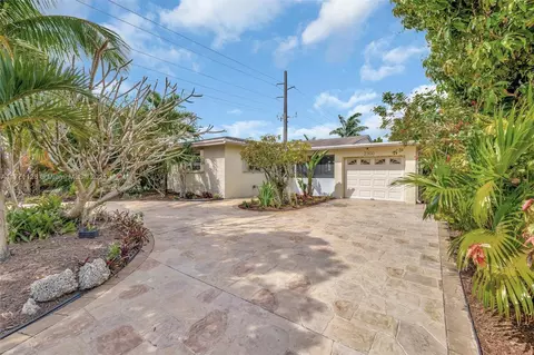2300 N 57th Way, Hollywood, FL 33021