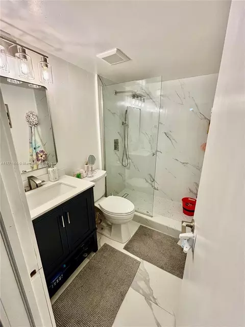 8883 Fontainebleau Blvd #202, Miami, FL 33172